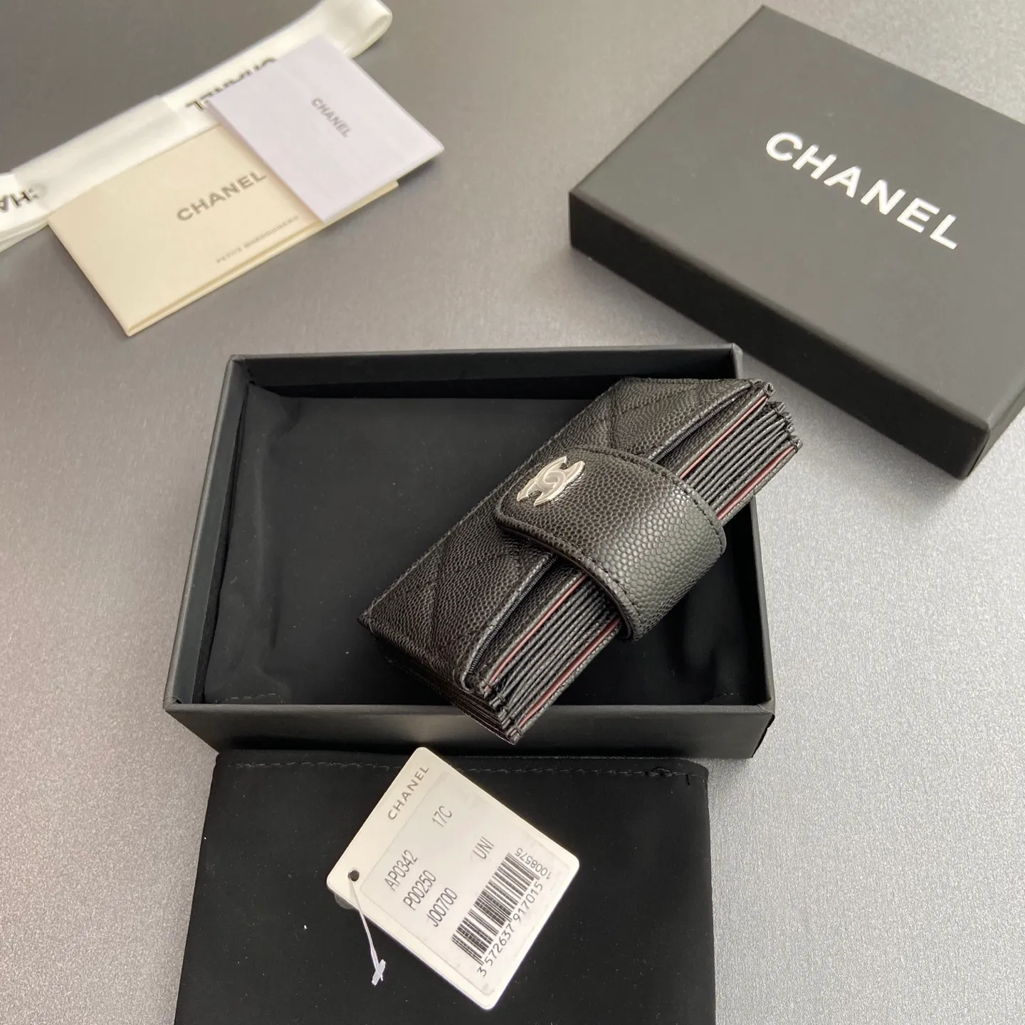 [Special grade hardware original leather] ¥400 Small fragrant organ multi-card slot card holder series with iconic metal logo Silver tone metal hardware, special Italian imported leather 6 card slots No.: 0342 Black fine ball pattern silver steel mark Size: w10×h6×2cm