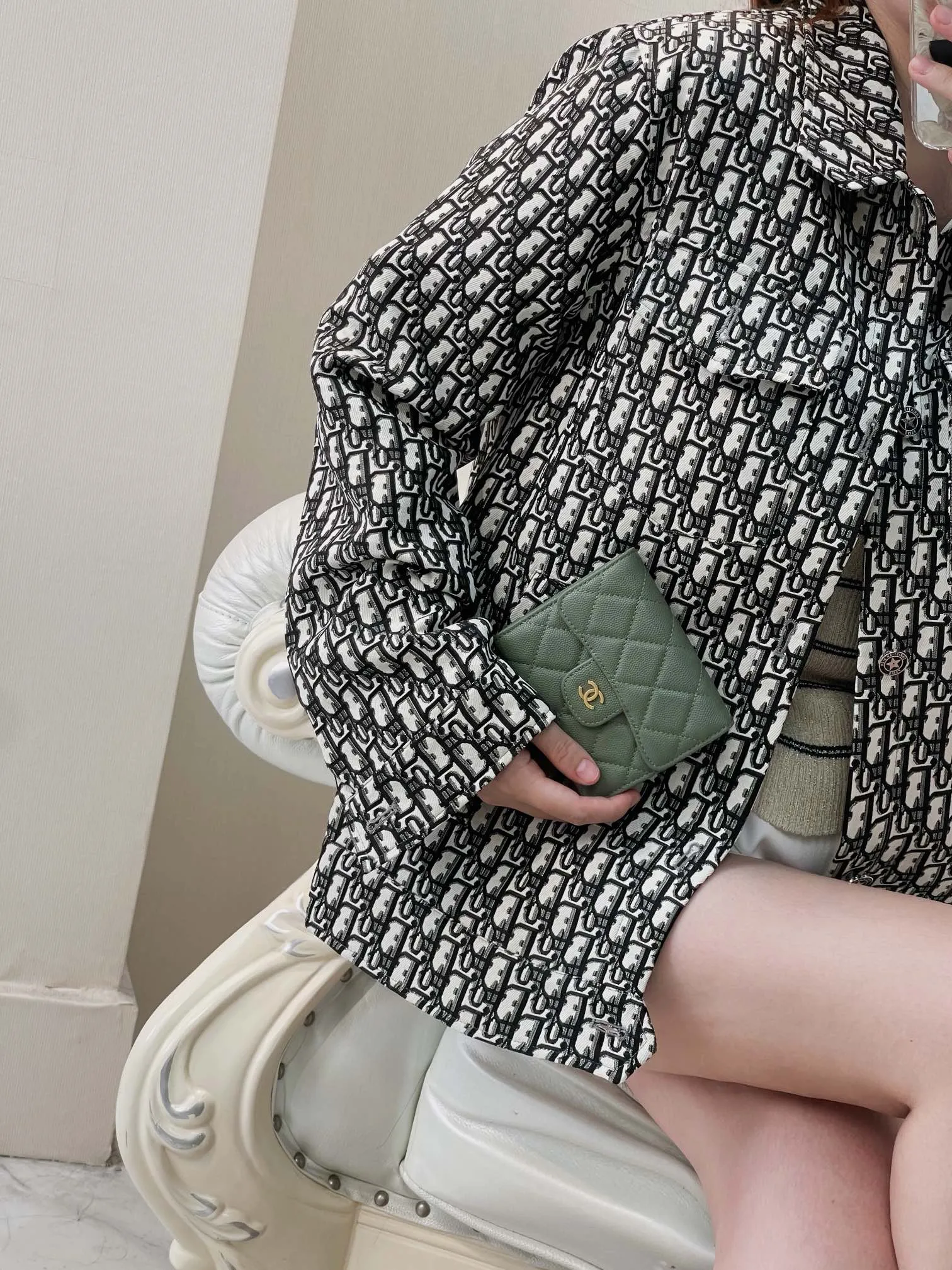 82288 Actual shot of green upper body picture