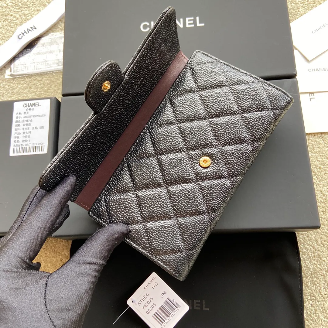 Xiaoxiang imported Italian grain cowhide, long model with 30% off 540💰 Item number: AP63012 Size: w18.5×h10cm Color: black ball pattern gold steel mark