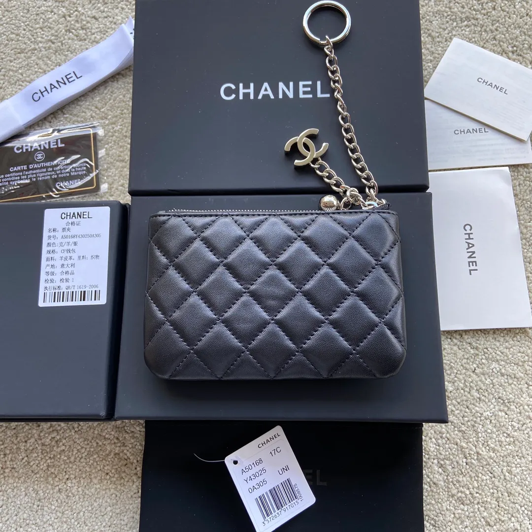 Xiaoxiang imported Italian lambskin Item number: A50168 Size: w14×h9.5cm Color: black sheepskin silver hardware p260