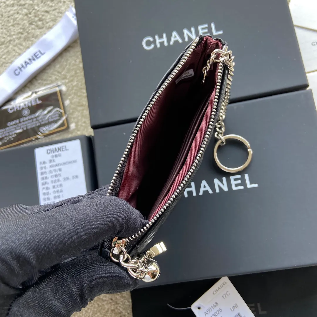 Xiaoxiang imported Italian lambskin Item number: A50168 Size: w14×h9.5cm Color: black sheepskin silver hardware p260