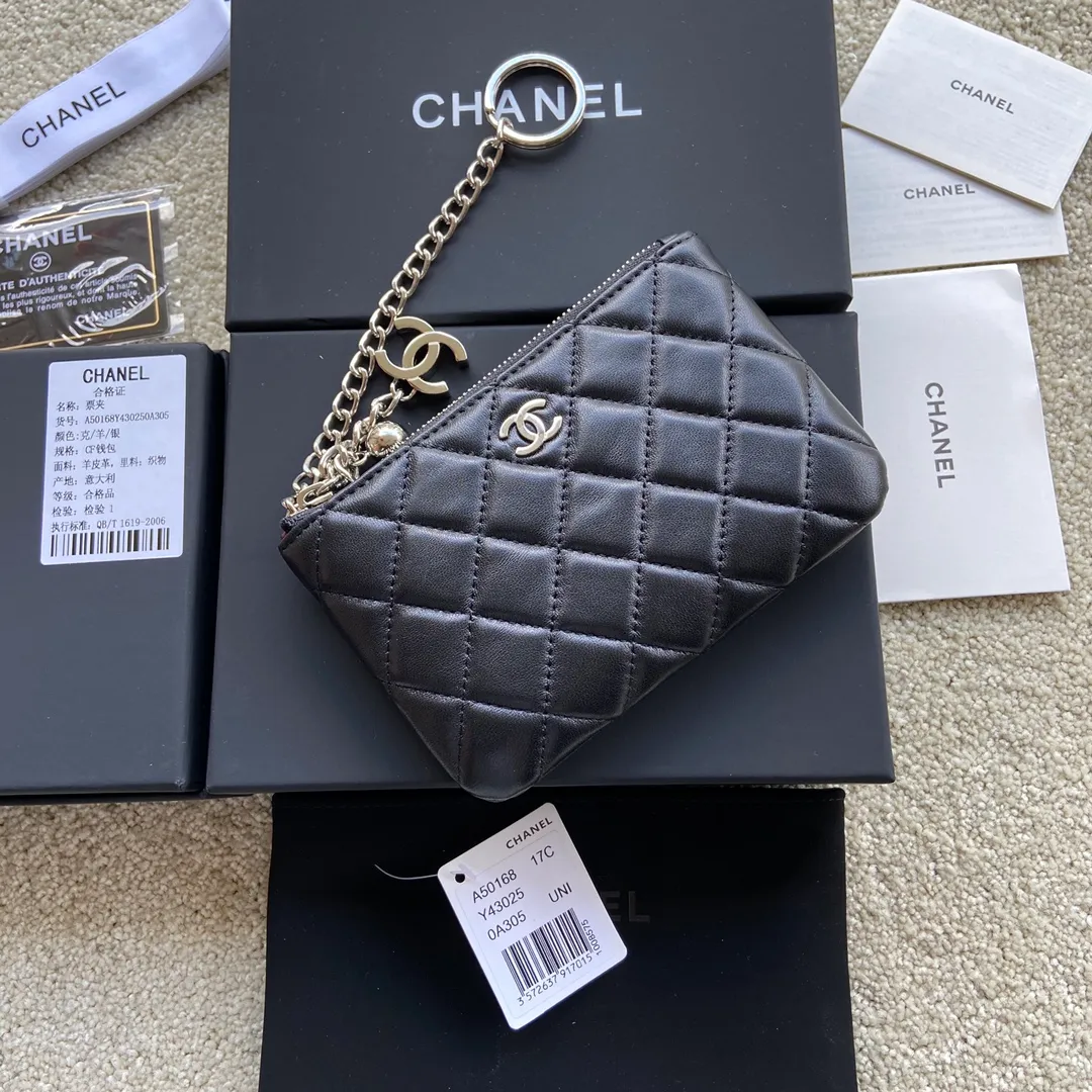 Xiaoxiang imported Italian lambskin Item number: A50168 Size: w14×h9.5cm Color: black sheepskin silver hardware p260