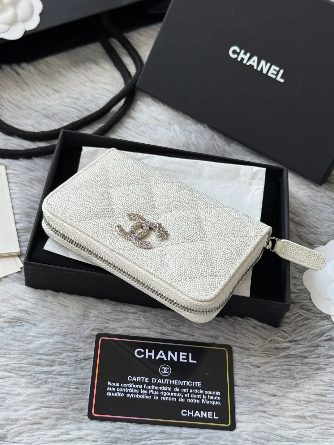 💰360💰 4050 autumn new product zipper small coin purse with zipper inside chanel small zipper card holder with new luogo zipper compartment inside made of caviar cowhide original quality credit card holder number: 4815 size: 11x7.5x2cm