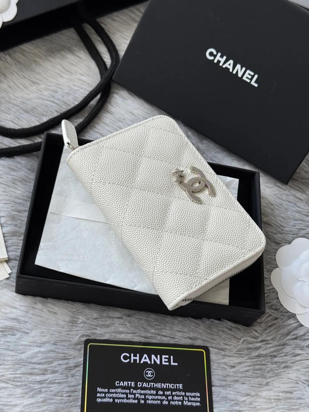 💰360💰 4050 autumn new product zipper small coin purse with zipper inside chanel small zipper card holder with new luogo zipper compartment inside made of caviar cowhide original quality credit card holder number: 4815 size: 11x7.5x2cm