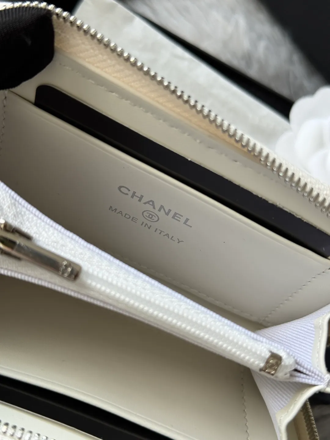💰360💰 4050 autumn new product zipper small coin purse with zipper inside chanel small zipper card holder with new luogo zipper compartment inside made of caviar cowhide original quality credit card holder number: 4815 size: 11x7.5x2cm