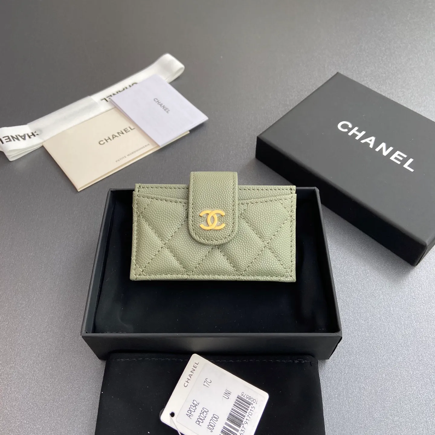 [Special grade hardware original leather] ¥400 Small fragrant organ multi-card slot card holder series with iconic metal logo Gold tone metal hardware, special Italian imported leather 6 card slots No.: 0342 Greek green fine ball pattern gold steel mark Size: w10×h6×2cm