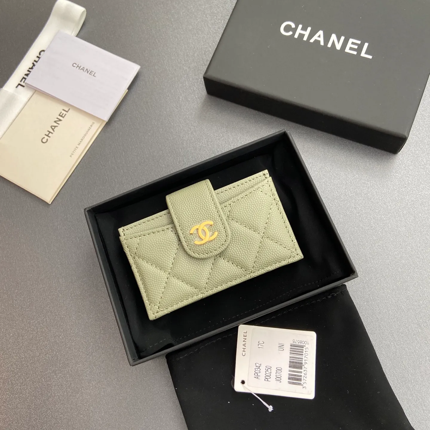 [Special grade hardware original leather] ¥400 Small fragrant organ multi-card slot card holder series with iconic metal logo Gold tone metal hardware, special Italian imported leather 6 card slots No.: 0342 Greek green fine ball pattern gold steel mark Size: w10×h6×2cm