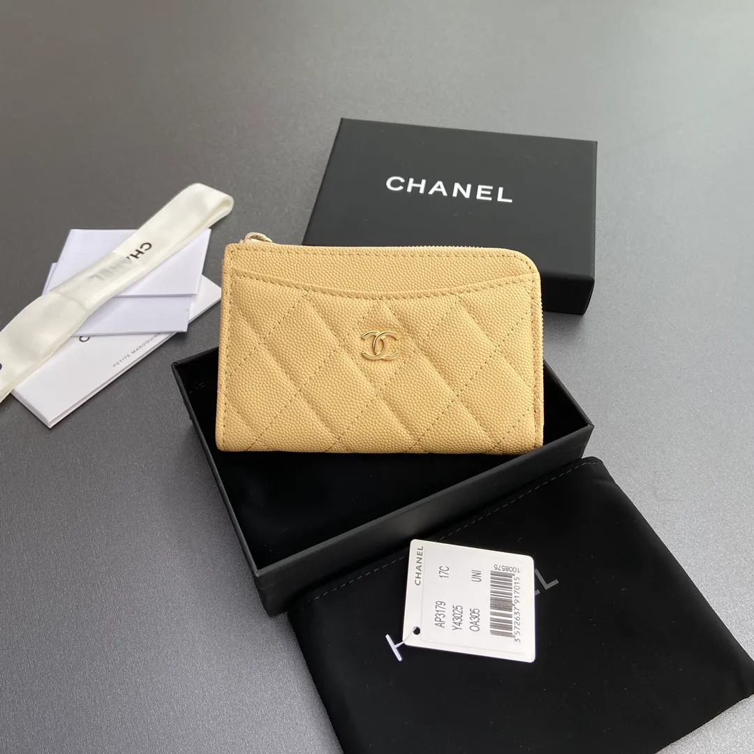 [Special grade hardware original leather] ¥320 Xiaoxiang small zipper bag card holder series Quilted card holder with iconic metal logo Gold tone metal hardware, special Italian imported leather 6 card slots, 1 small zipper bag No.: 3179 Apricot fine ball gold Size: w13×h9×2cm