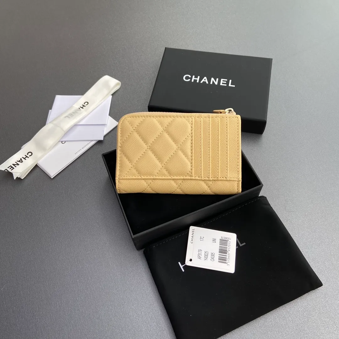 [Special grade hardware original leather] ¥320 Xiaoxiang small zipper bag card holder series Quilted card holder with iconic metal logo Gold tone metal hardware, special Italian imported leather 6 card slots, 1 small zipper bag No.: 3179 Apricot fine ball gold Size: w13×h9×2cm