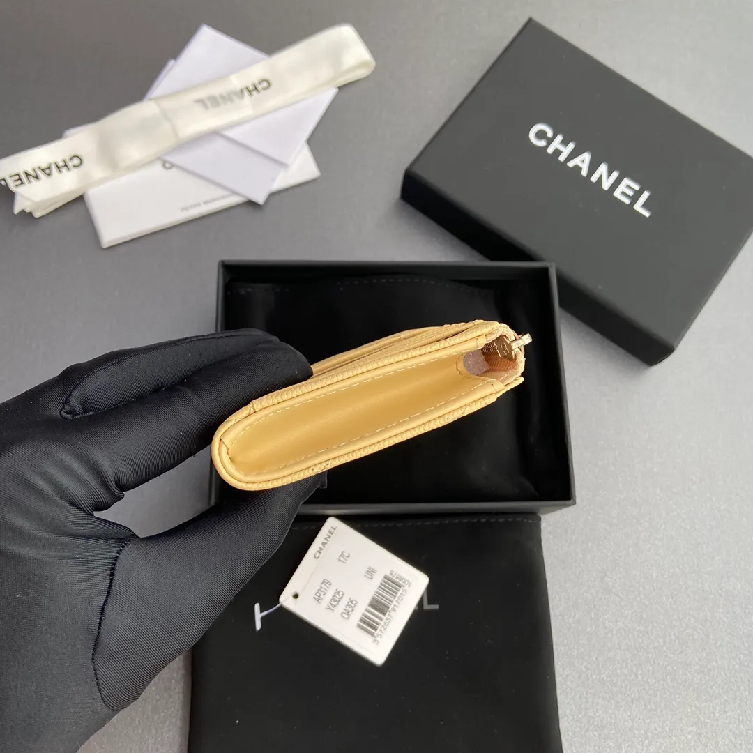 [Special grade hardware original leather] ¥320 Xiaoxiang small zipper bag card holder series Quilted card holder with iconic metal logo Gold tone metal hardware, special Italian imported leather 6 card slots, 1 small zipper bag No.: 3179 Apricot fine ball gold Size: w13×h9×2cm