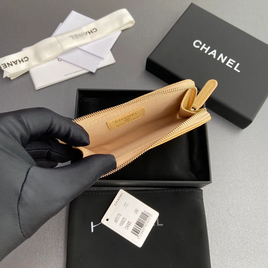 [Special grade hardware original leather] ¥320 Xiaoxiang small zipper bag card holder series Quilted card holder with iconic metal logo Gold tone metal hardware, special Italian imported leather 6 card slots, 1 small zipper bag No.: 3179 Apricot fine ball gold Size: w13×h9×2cm