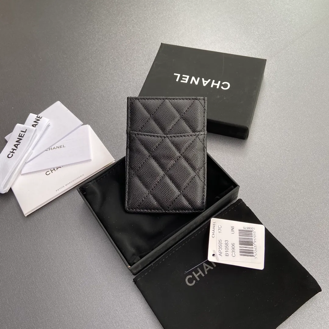 [Special grade hardware original leather] ¥240 Xiaoxiang card holder series Quilted card holder with iconic metal logo Silver tone metal hardware, exclusive Italian imported leather 5 card slots No.: 3595 Size: w8×11.5cm