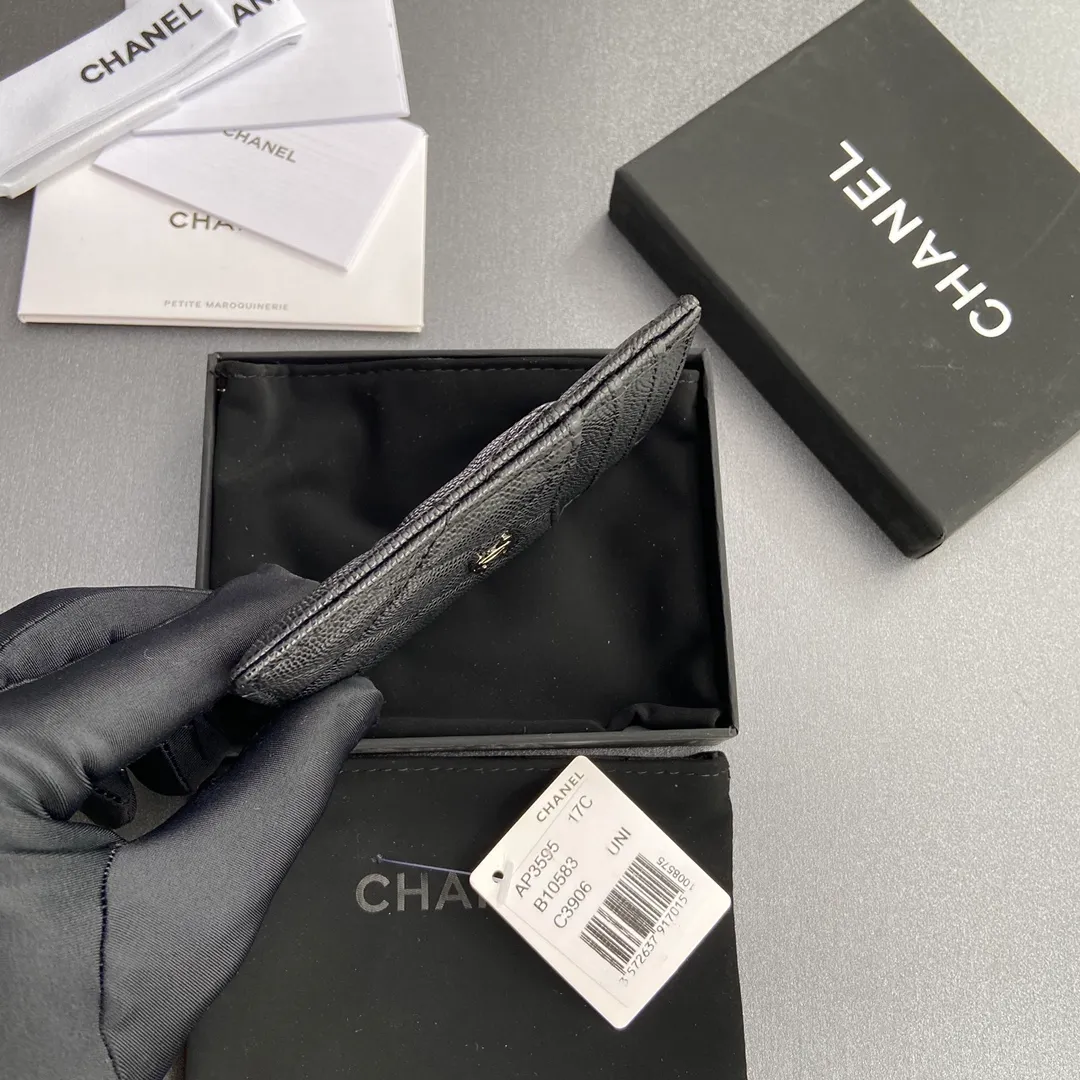 [Special grade hardware original leather] ¥240 Xiaoxiang card holder series Quilted card holder with iconic metal logo Silver tone metal hardware, exclusive Italian imported leather 5 card slots No.: 3595 Size: w8×11.5cm