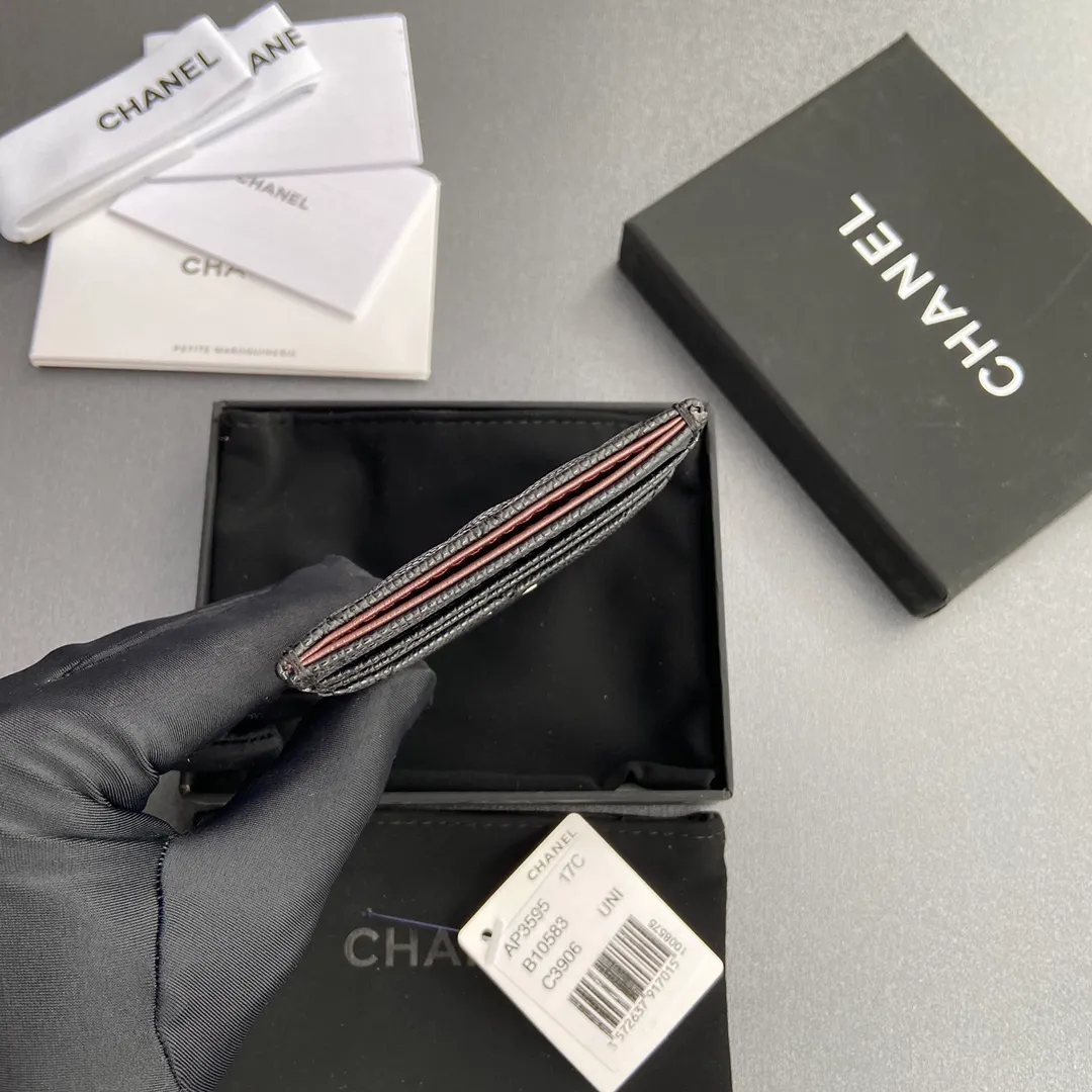 [Special grade hardware original leather] ¥240 Xiaoxiang card holder series Quilted card holder with iconic metal logo Silver tone metal hardware, exclusive Italian imported leather 5 card slots No.: 3595 Size: w8×11.5cm