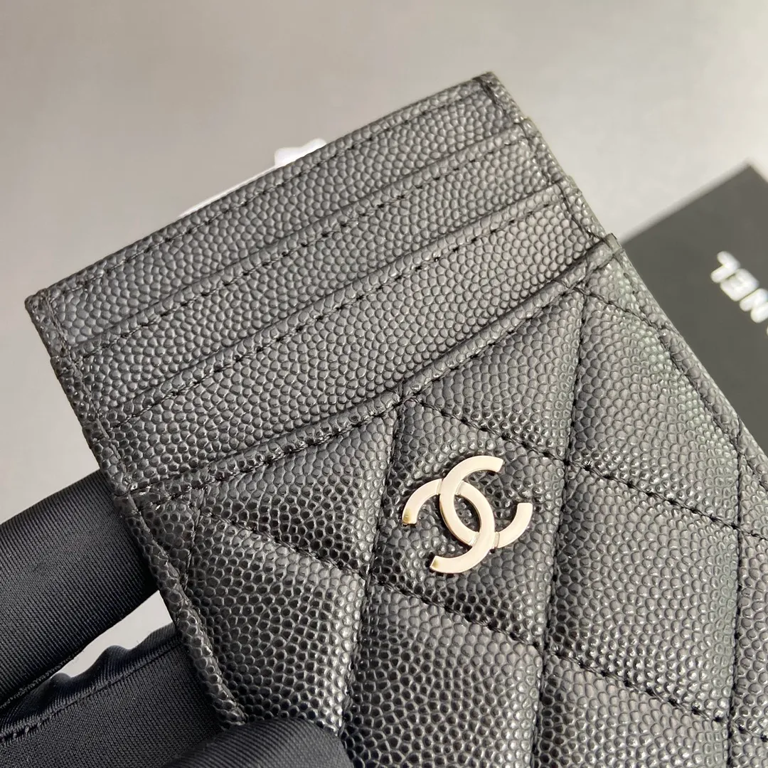 [Special grade hardware original leather] ¥240 Xiaoxiang card holder series Quilted card holder with iconic metal logo Silver tone metal hardware, exclusive Italian imported leather 5 card slots No.: 3595 Size: w8×11.5cm