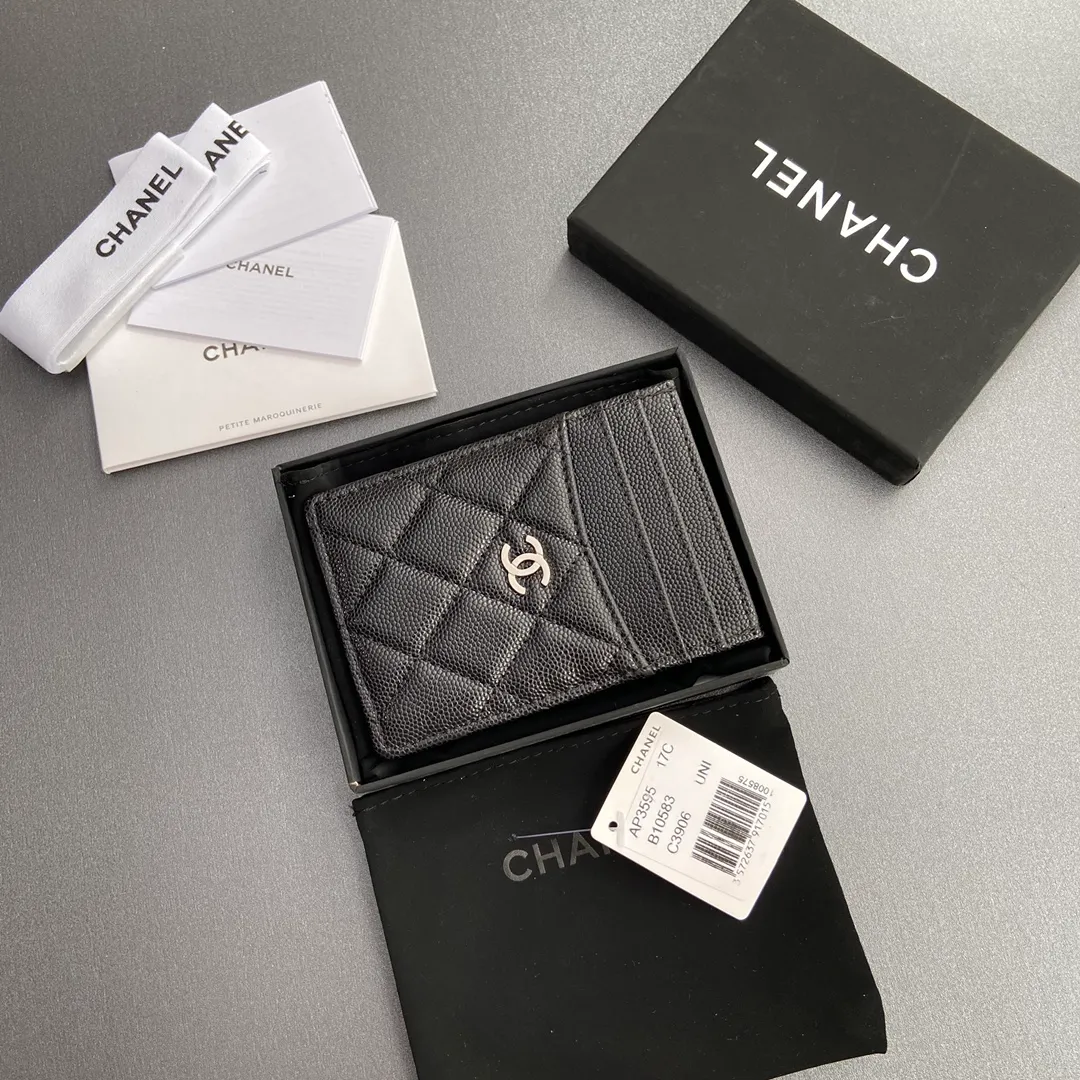 [Special grade hardware original leather] ¥240 Xiaoxiang card holder series Quilted card holder with iconic metal logo Silver tone metal hardware, exclusive Italian imported leather 5 card slots No.: 3595 Size: w8×11.5cm