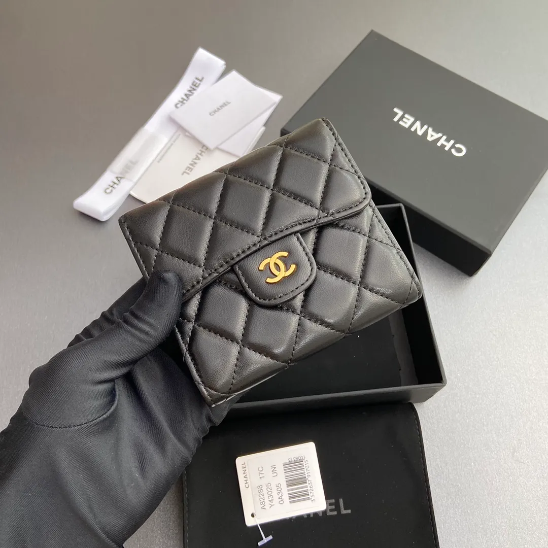 [Imported leather from Italy] ¥440 Special black sheep leather Gold tone metal hardware 6 card slots 1 banknote compartment 1 coin zipper bag No.: 82288 Size: w10.5×h11.5×d3cm