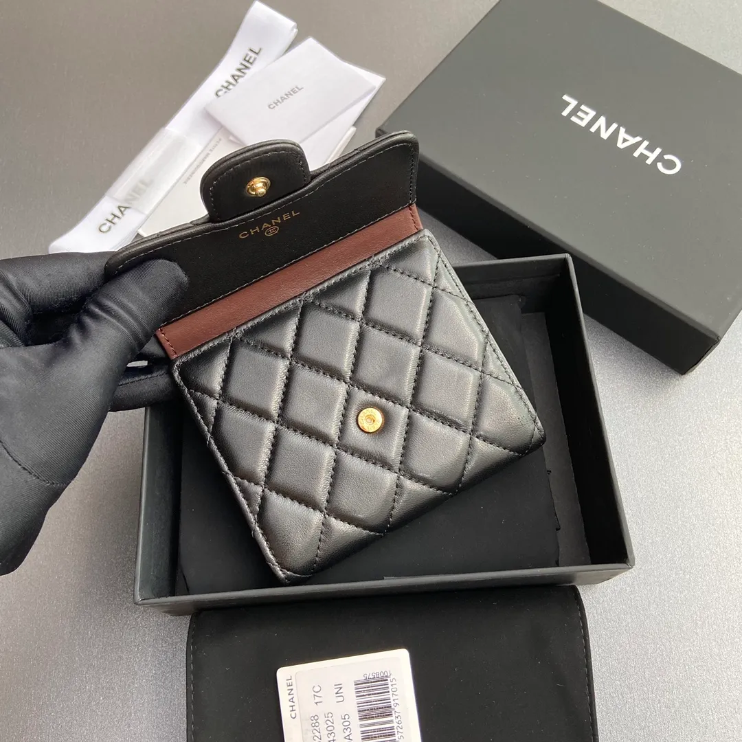 [Imported leather from Italy] ¥440 Special black sheep leather Gold tone metal hardware 6 card slots 1 banknote compartment 1 coin zipper bag No.: 82288 Size: w10.5×h11.5×d3cm