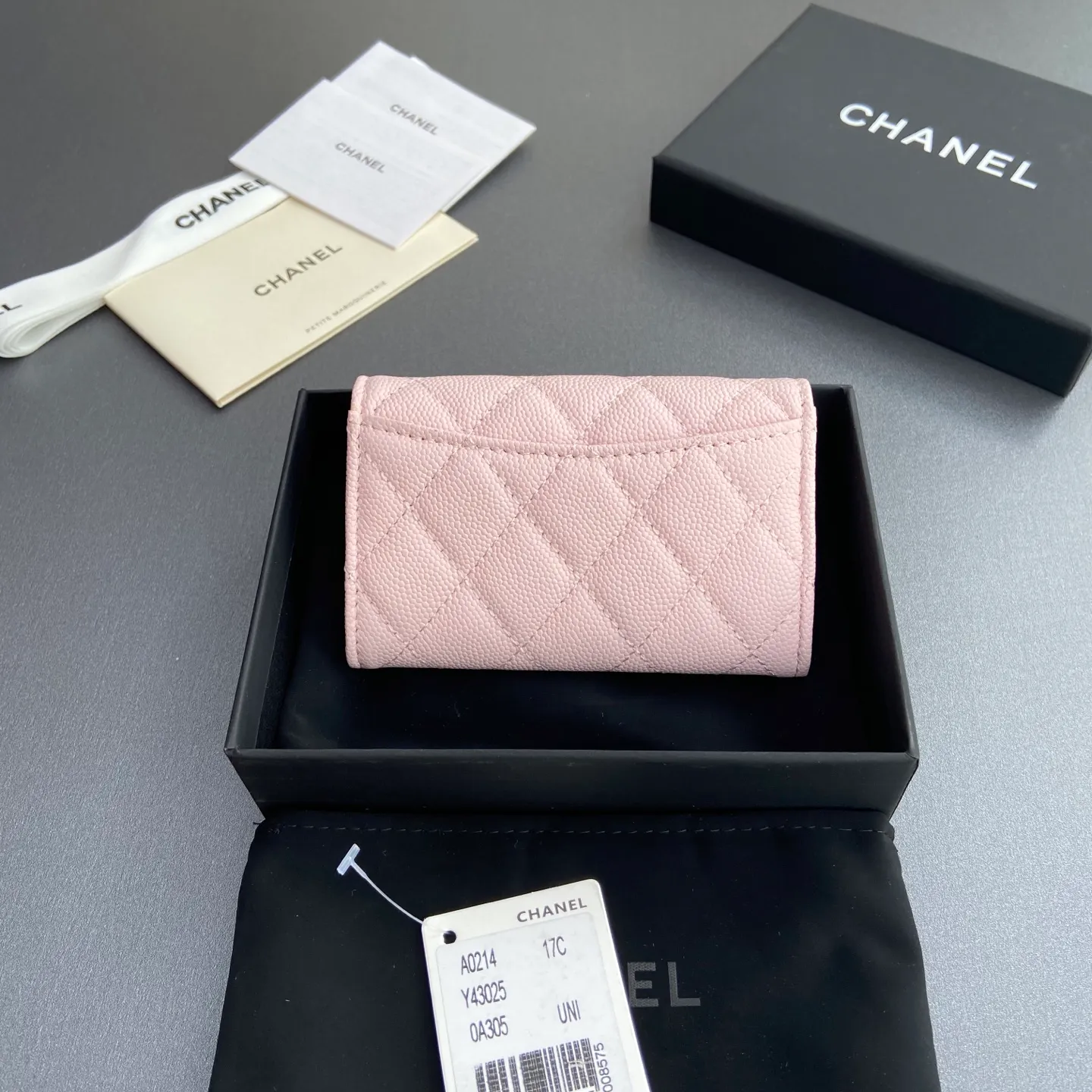 Xiaoxiang imported Italian leather Item number: AP428 Price: 300 Size: w11×h7cm Color: Light pink fine ball pattern light gold steel mark