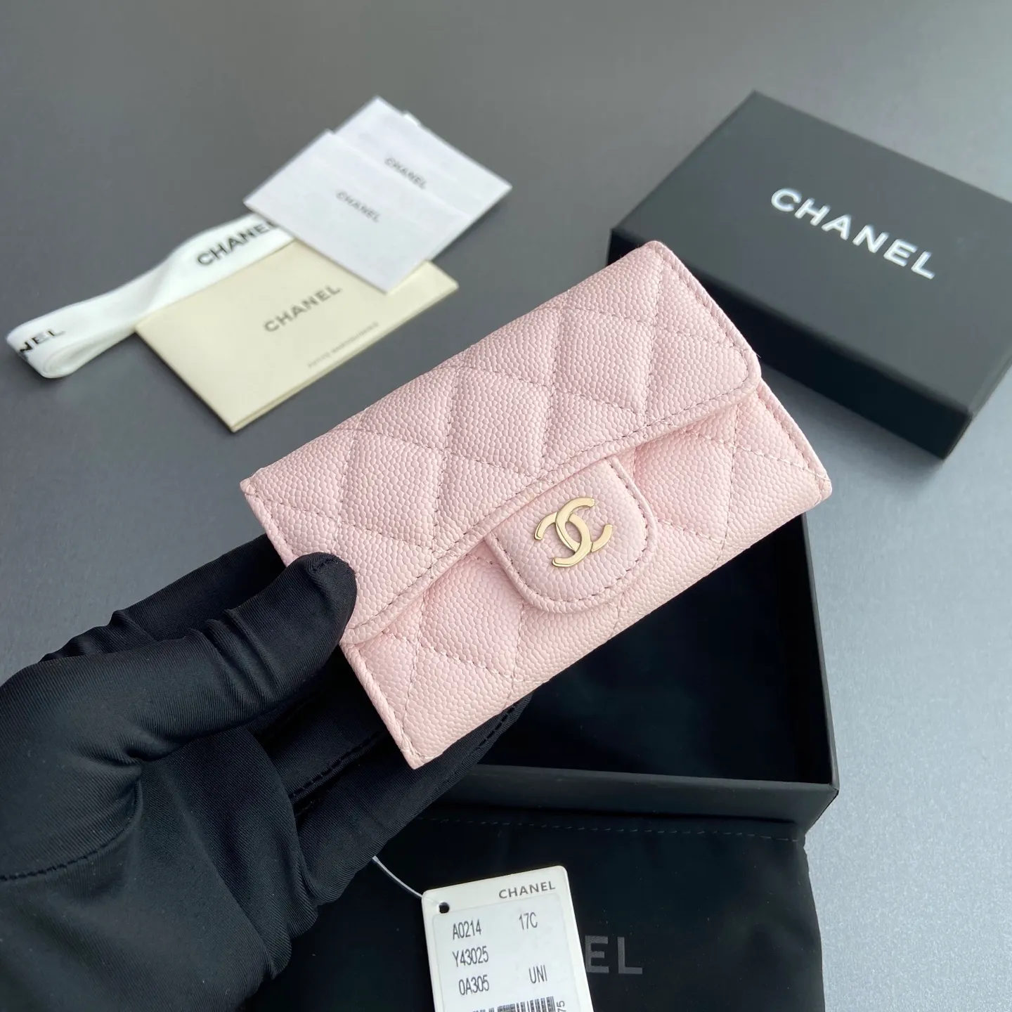 Xiaoxiang imported Italian leather Item number: AP428 Price: 300 Size: w11×h7cm Color: Light pink fine ball pattern light gold steel mark