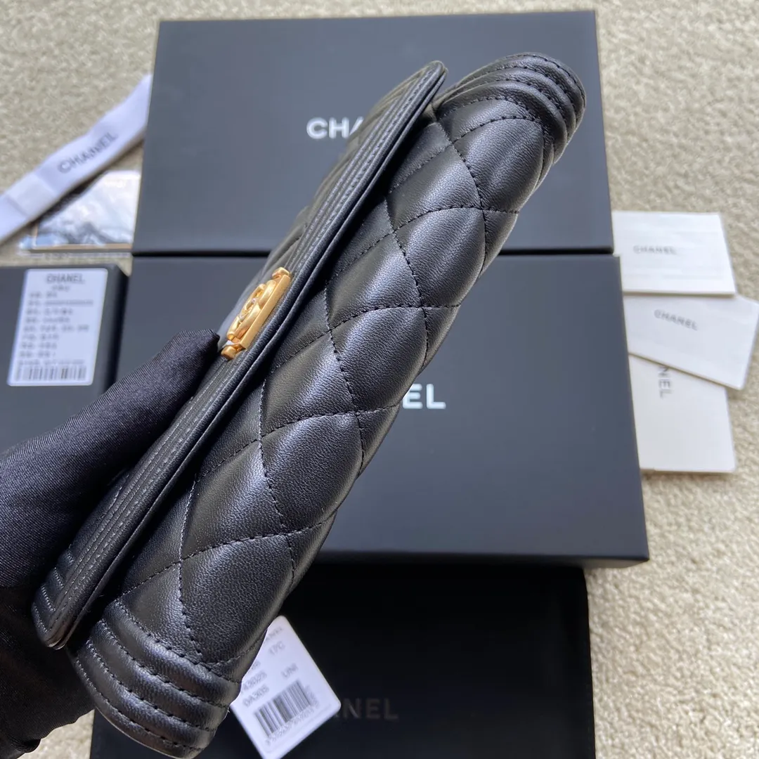 480💰Xiaoxiang imported Italian sheepskin Item number: A80286 Size: w19×h10.5×d3cm Color: black sheepskin with gold mark
