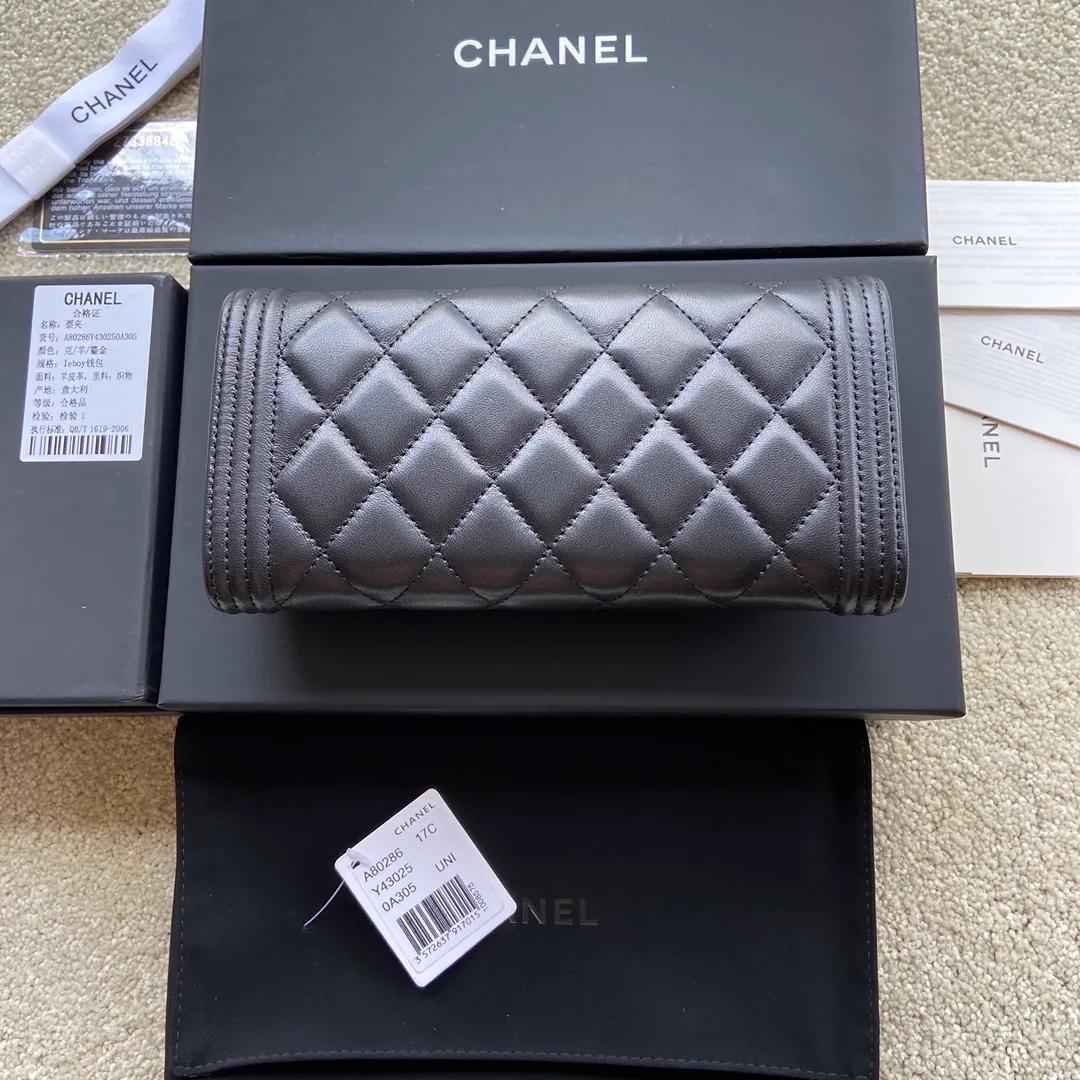 480💰Xiaoxiang imported Italian sheepskin Item number: A80286 Size: w19×h10.5×d3cm Color: black sheepskin with gold mark