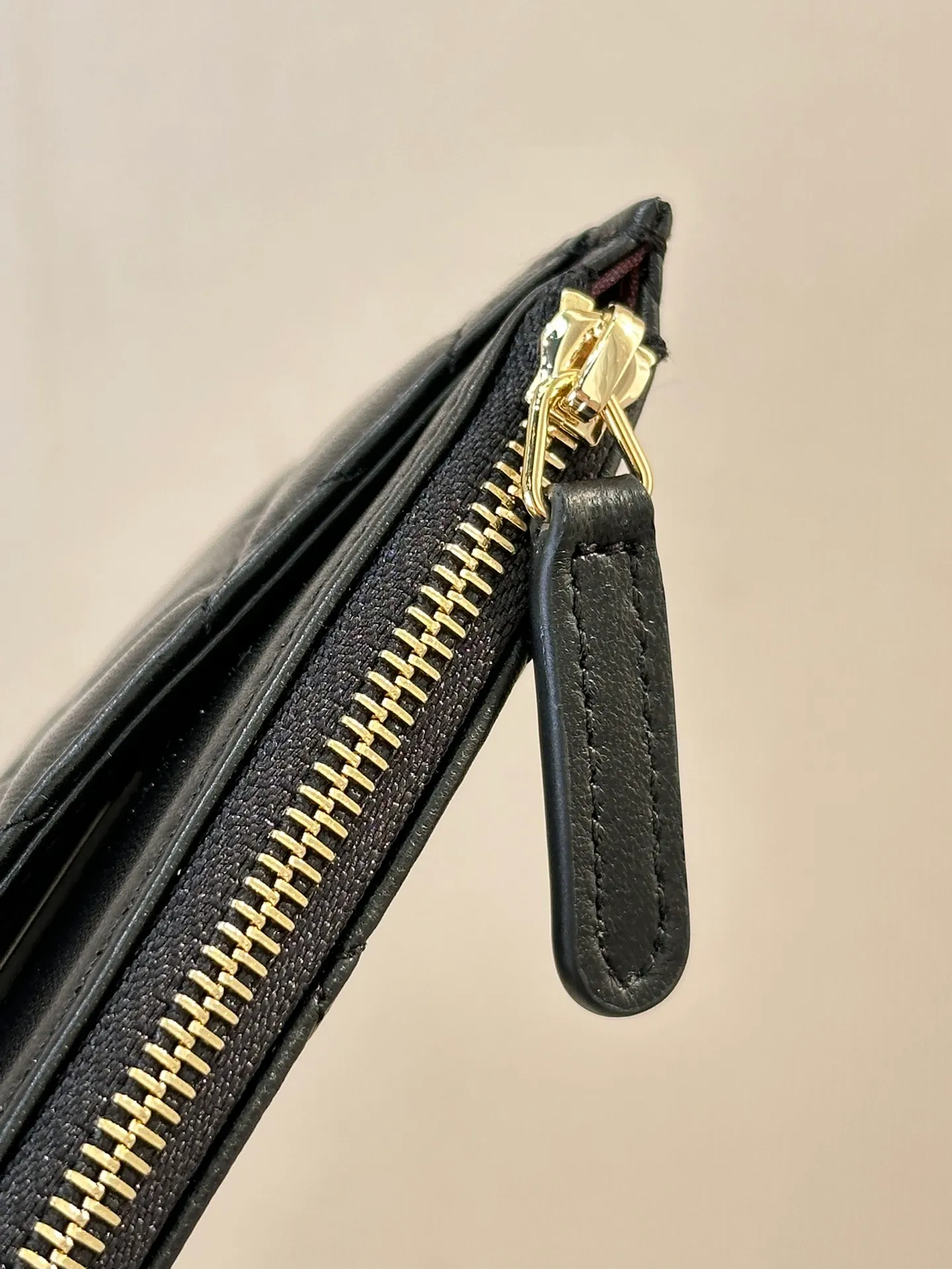 84107 Black Golden Sheep 380💰