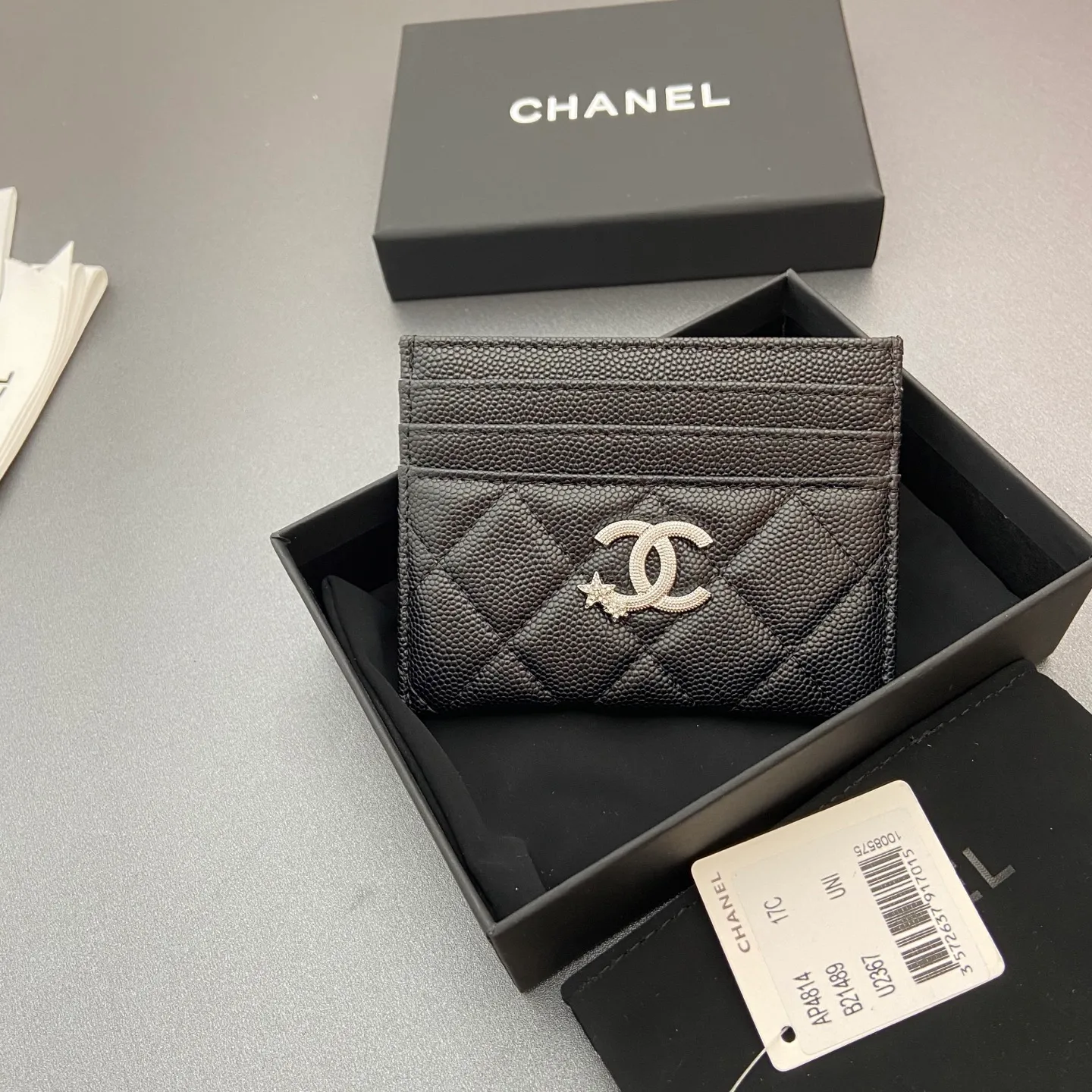 25b new series caviar cowhide with stars⭐logo shiny blingblibg~card holder series Item number: AP 9628 Price: 300 Size: w11×h10cm Color: black fine ball pattern silver star hardware