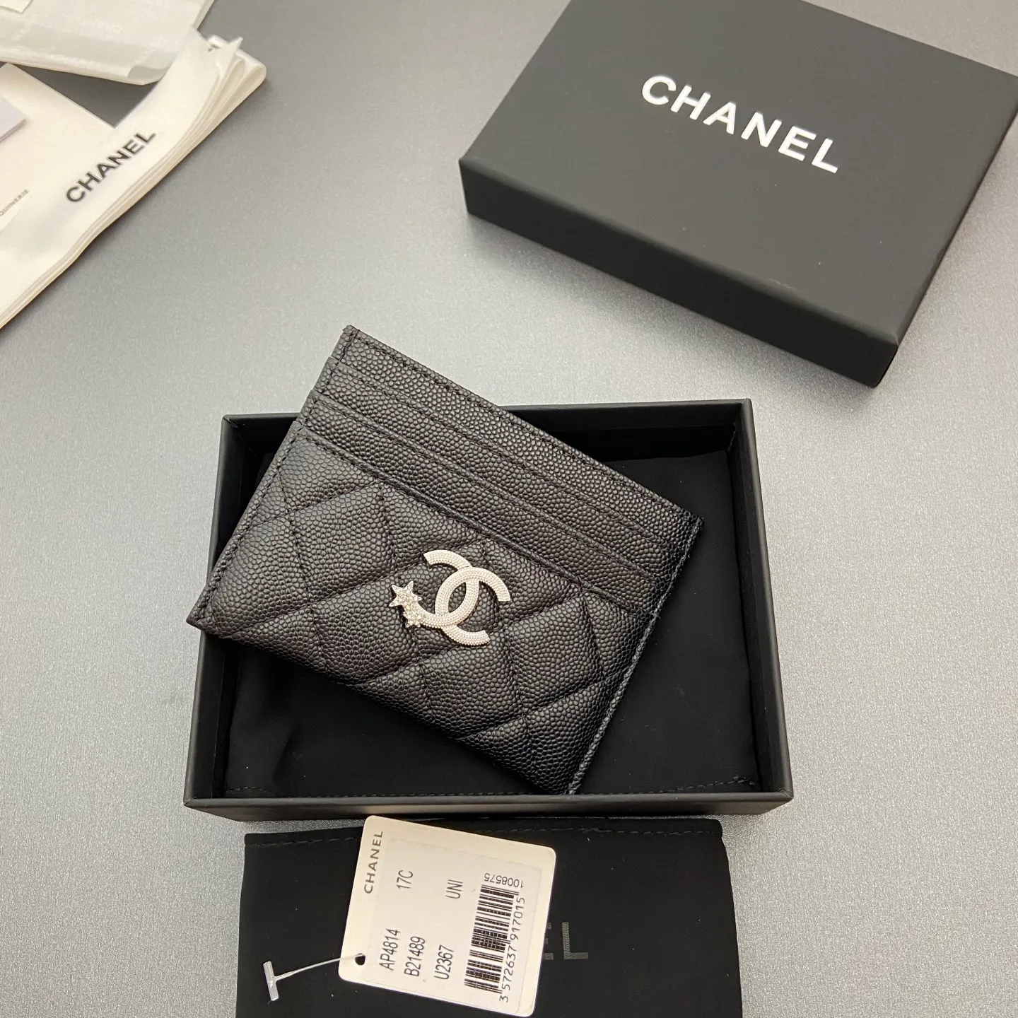 25b new series caviar cowhide with stars⭐logo shiny blingblibg~card holder series Item number: AP 9628 Price: 300 Size: w11×h10cm Color: black fine ball pattern silver star hardware