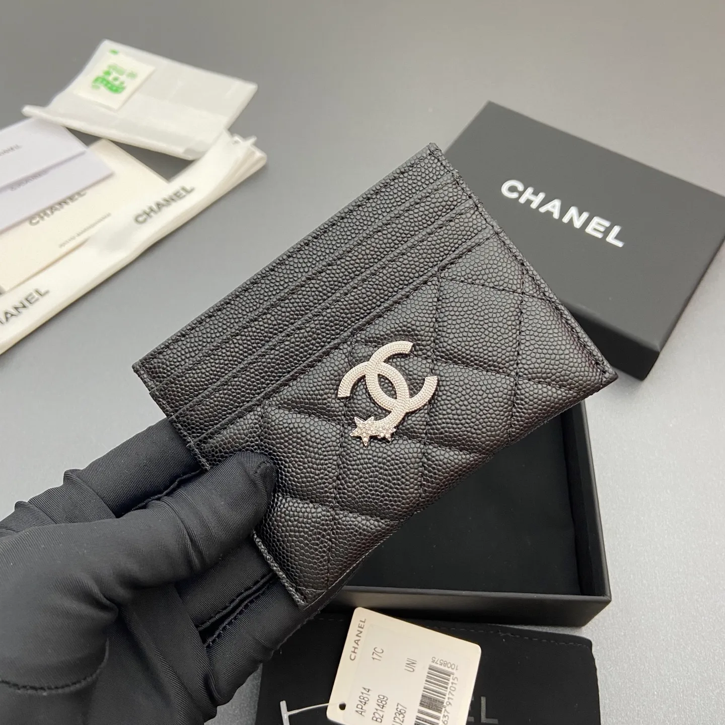 25b new series caviar cowhide with stars⭐logo shiny blingblibg~card holder series Item number: AP 9628 Price: 300 Size: w11×h10cm Color: black fine ball pattern silver star hardware