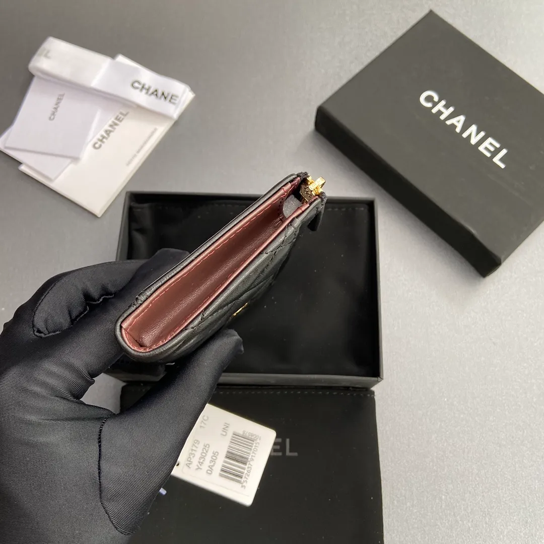 [Special grade hardware original leather] ¥320 Xiaoxiang small zipper bag card holder series Quilted card holder with iconic metal logo Gold tone metal hardware, special Italian imported leather 6 card slots, 1 small zipper bag No.: 3179 Size: w13×h9×2cm