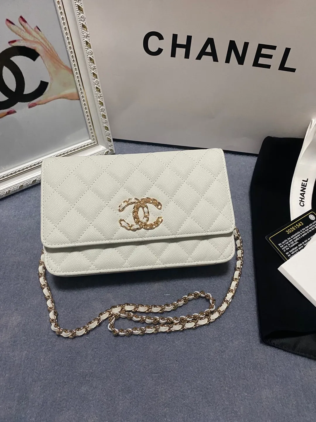 🎈🎈🎈The popular Chane AP3588 new imported cowhide fine ball pattern WOC loves it so much! At first glance, you can tell that the logo is larger than the classic model. Half of it is made of leather and half of it is made of gold chain. It is very delicate. Don’t worry about the capacity. It can fit everything. Size 19cm💰800