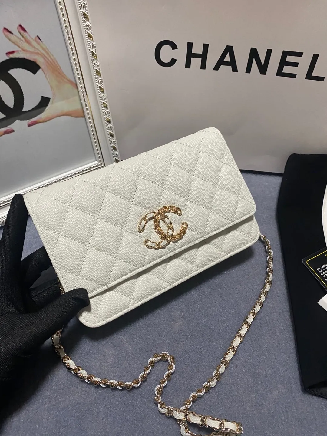 🎈🎈🎈The popular Chane AP3588 new imported cowhide fine ball pattern WOC loves it so much! At first glance, you can tell that the logo is larger than the classic model. Half of it is made of leather and half of it is made of gold chain. It is very delicate. Don’t worry about the capacity. It can fit everything. Size 19cm💰800