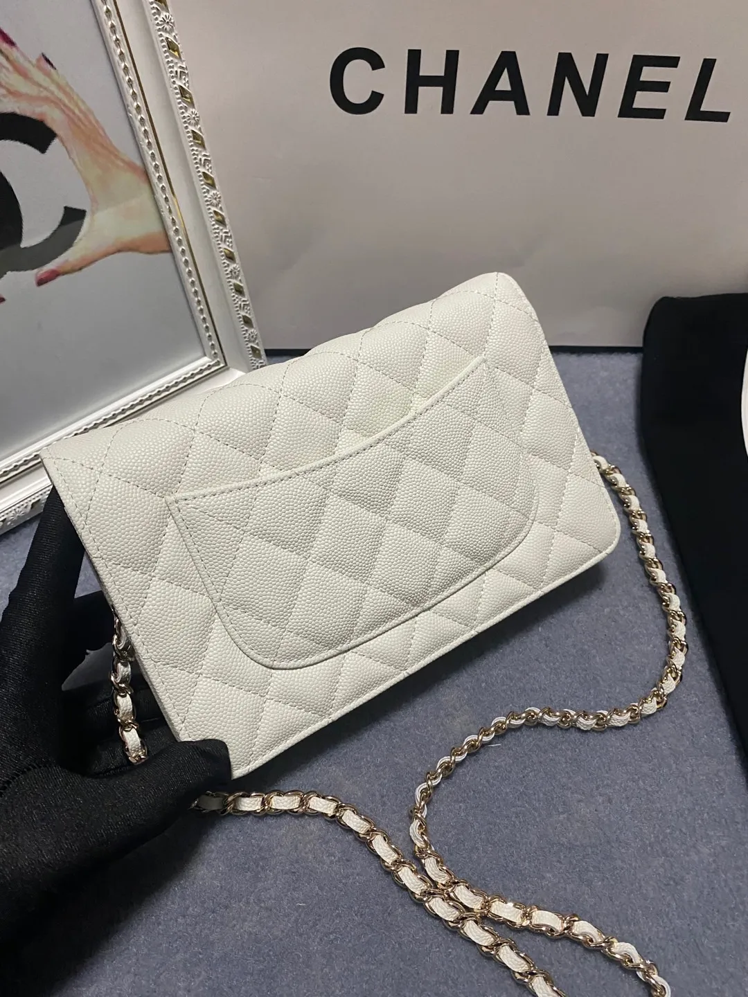 🎈🎈🎈The popular Chane AP3588 new imported cowhide fine ball pattern WOC loves it so much! At first glance, you can tell that the logo is larger than the classic model. Half of it is made of leather and half of it is made of gold chain. It is very delicate. Don’t worry about the capacity. It can fit everything. Size 19cm💰800