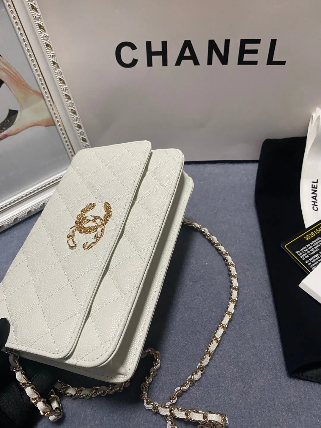 🎈🎈🎈The popular Chane AP3588 new imported cowhide fine ball pattern WOC loves it so much! At first glance, you can tell that the logo is larger than the classic model. Half of it is made of leather and half of it is made of gold chain. It is very delicate. Don’t worry about the capacity. It can fit everything. Size 19cm💰800