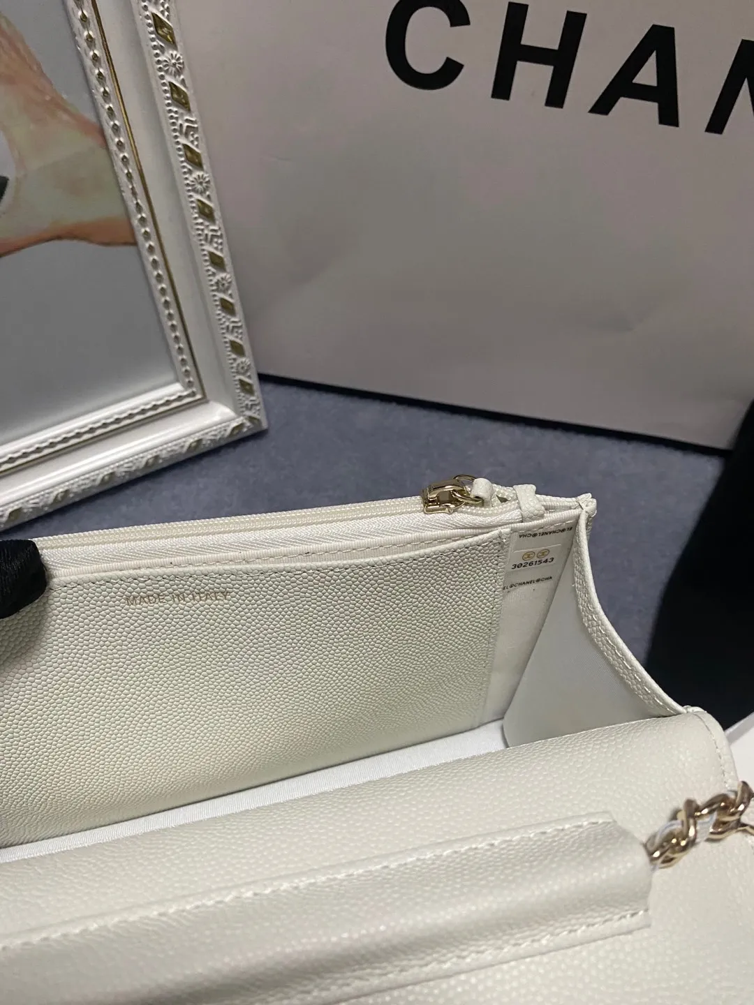 🎈🎈🎈The popular Chane AP3588 new imported cowhide fine ball pattern WOC loves it so much! At first glance, you can tell that the logo is larger than the classic model. Half of it is made of leather and half of it is made of gold chain. It is very delicate. Don’t worry about the capacity. It can fit everything. Size 19cm💰800