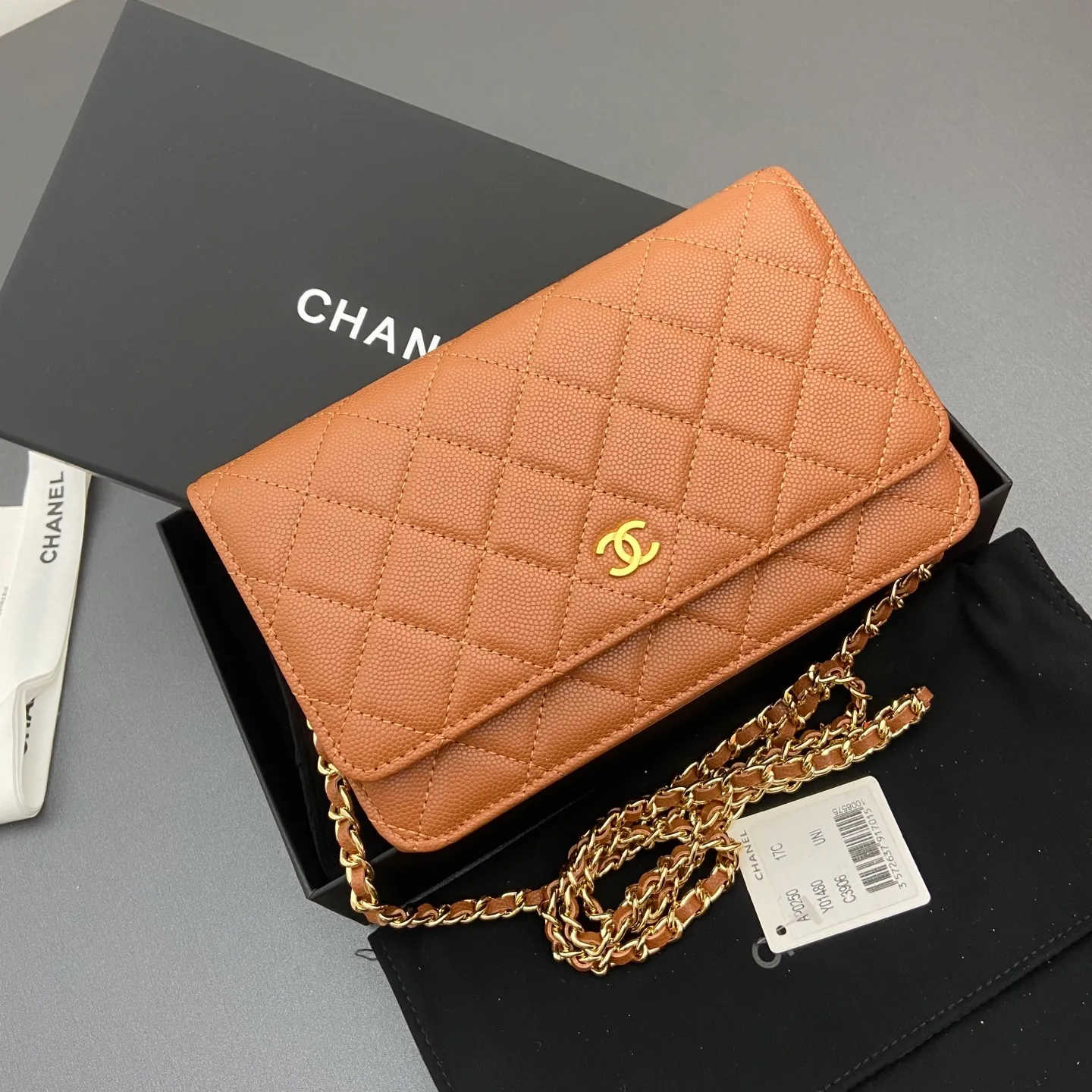 Xiaoxiang imported Italian caviar cowhide Item No.: A0250 Price: 640 Size: w20×h13×d3.5cm Color: Fine ball pattern steel mark