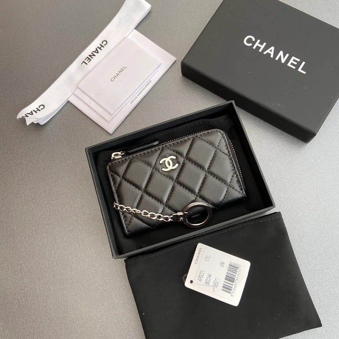 [Special grade hardware original leather] 💰320 Xiaoxiang small zipper bag card holder series Hook chain quilted card holder with iconic metal logo Silver tone metal hardware, special Italian imported leather 1 card slot wallet bag, 1 hook chain Number: 0221 Black Sheep Silver Size: w11.5×h7.5×1.5cm