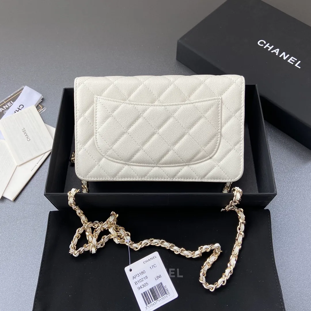 800💰Xiaoxiang imported Italian grained calfskin Item number: AP6360 Size: w20×h13×d3.5cm Color: White fine-grained gold steel mark