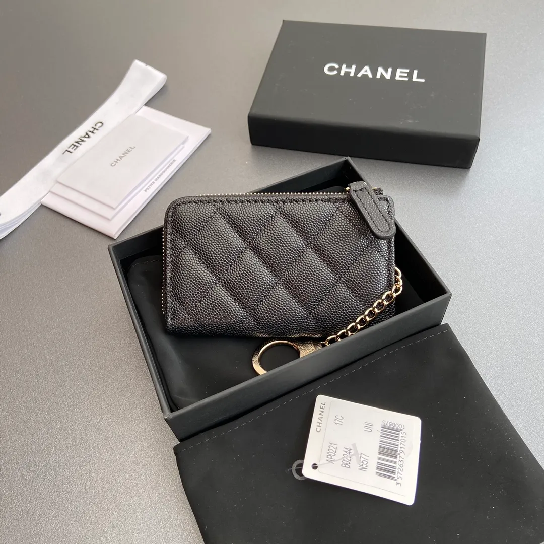[Special grade hardware original leather] 💰320 Xiaoxiang small zipper bag card holder series Hook chain quilted card holder with iconic metal logo Gold tone metal hardware, special Italian imported leather 1 card slot wallet bag, 1 hook chain Number: 0221 Black thin ball light gold Size: w11.5×h7.5×1.5cm