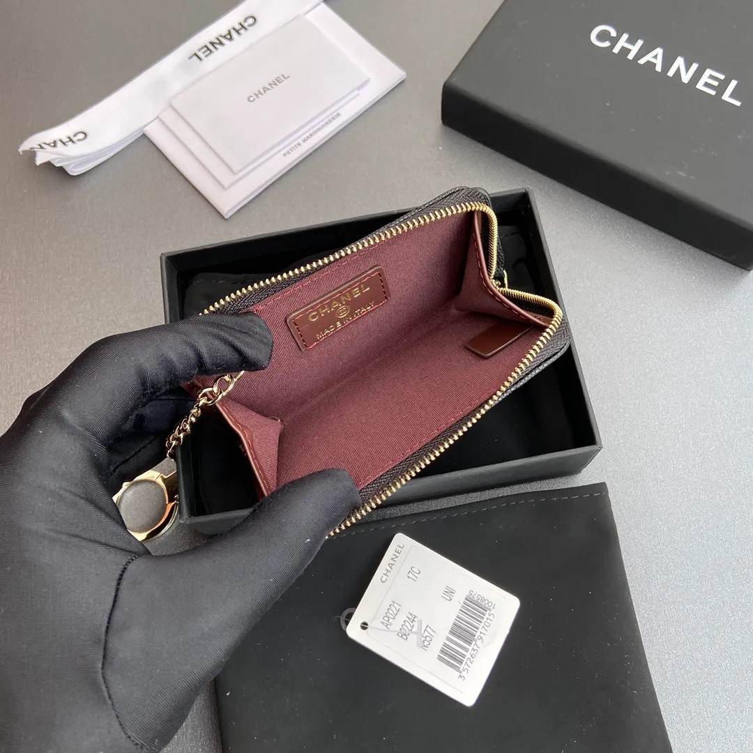 [Special grade hardware original leather] 💰320 Xiaoxiang small zipper bag card holder series Hook chain quilted card holder with iconic metal logo Gold tone metal hardware, special Italian imported leather 1 card slot wallet bag, 1 hook chain Number: 0221 Black thin ball light gold Size: w11.5×h7.5×1.5cm