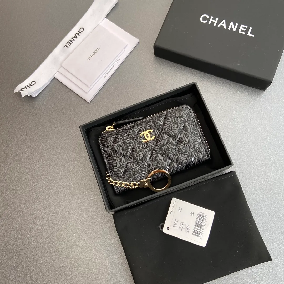[Special grade hardware original leather] 💰320 Xiaoxiang small zipper bag card holder series Hook chain quilted card holder with iconic metal logo Gold tone metal hardware, special Italian imported leather 1 card slot wallet bag, 1 hook chain Number: 0221 Black thin ball light gold Size: w11.5×h7.5×1.5cm