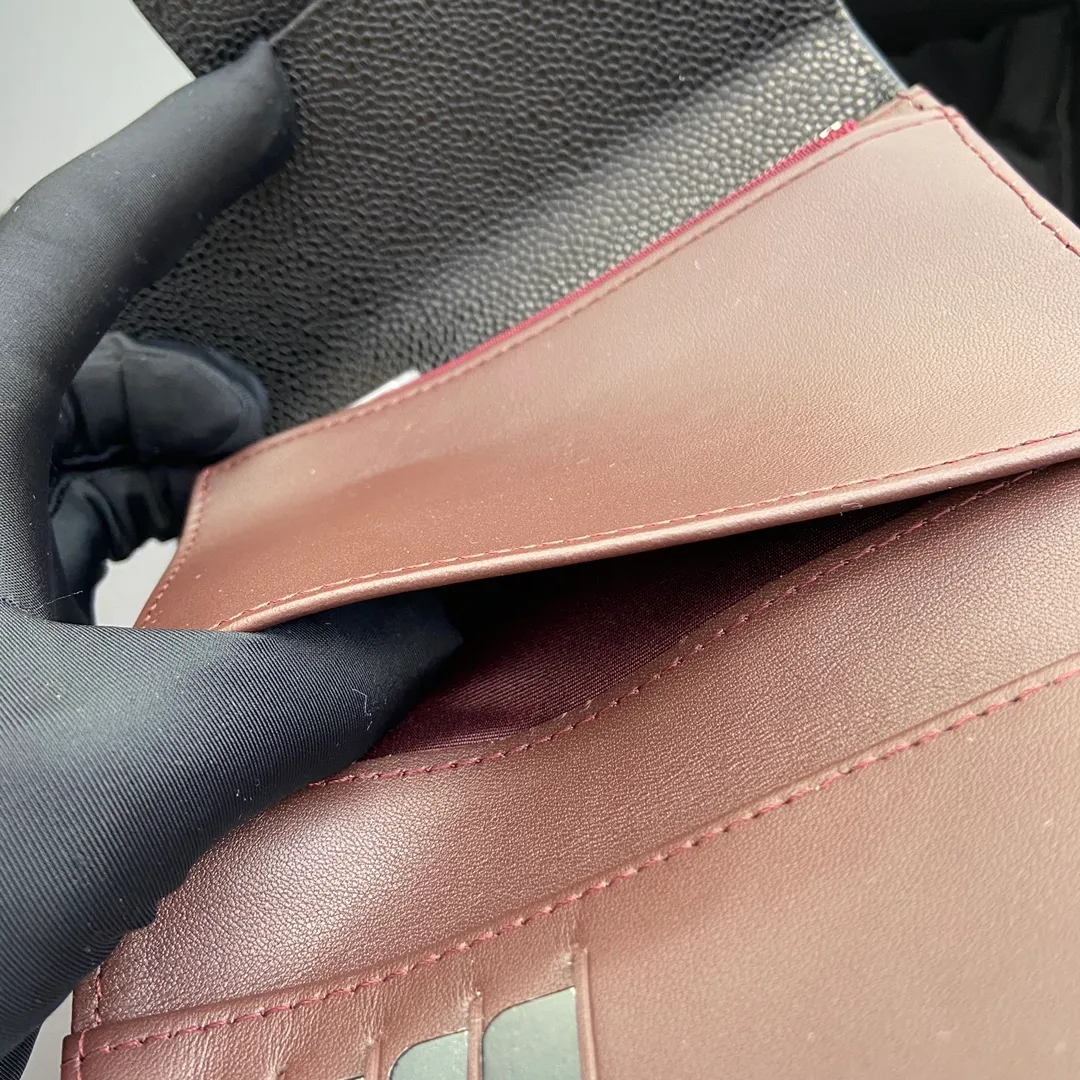 [Special grade hardware original leather] ¥500 (with pocket metal pull tag on the back) Xiaoxiang long clip flip series Quilted long clip with iconic metal logo Silver tone metal hardware, special Italian imported leather 5 card slots, 1 bill compartment, two compartments, 1 zipper bag No.: 0232 Size: w15×h10×d2.5cm