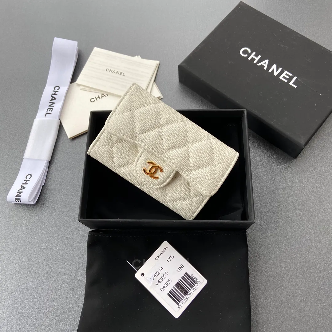Xiaoxiang imported Italian leather Item number: AP428 Price: 260 Size: w11×h7cm Color: White fine ball pattern golden steel mark