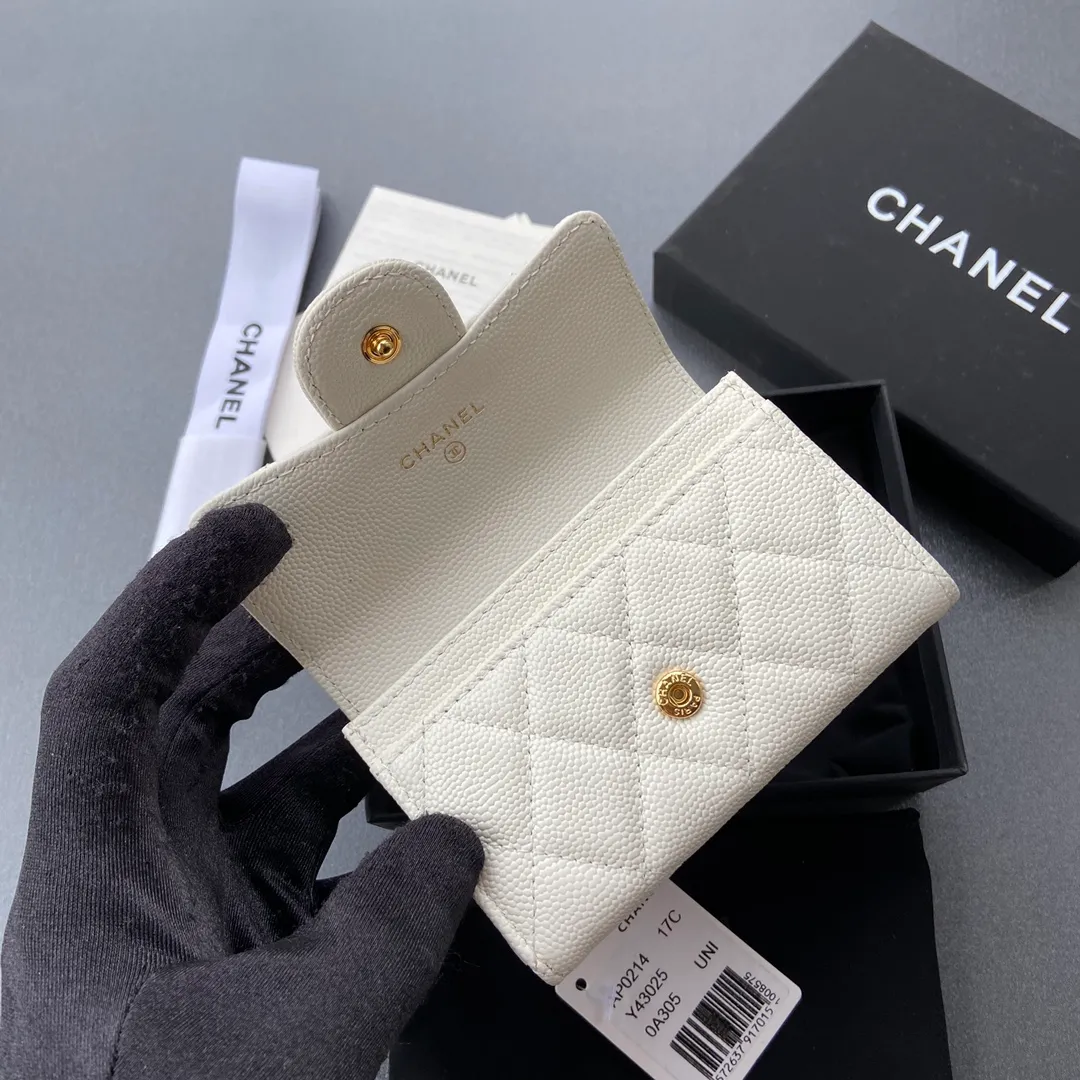 Xiaoxiang imported Italian leather Item number: AP428 Price: 260 Size: w11×h7cm Color: White fine ball pattern golden steel mark