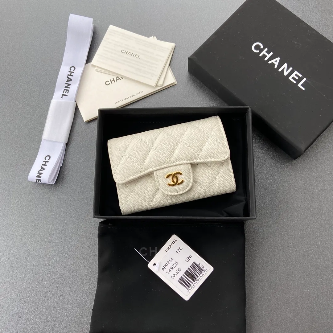 Xiaoxiang imported Italian leather Item number: AP428 Price: 260 Size: w11×h7cm Color: White fine ball pattern golden steel mark