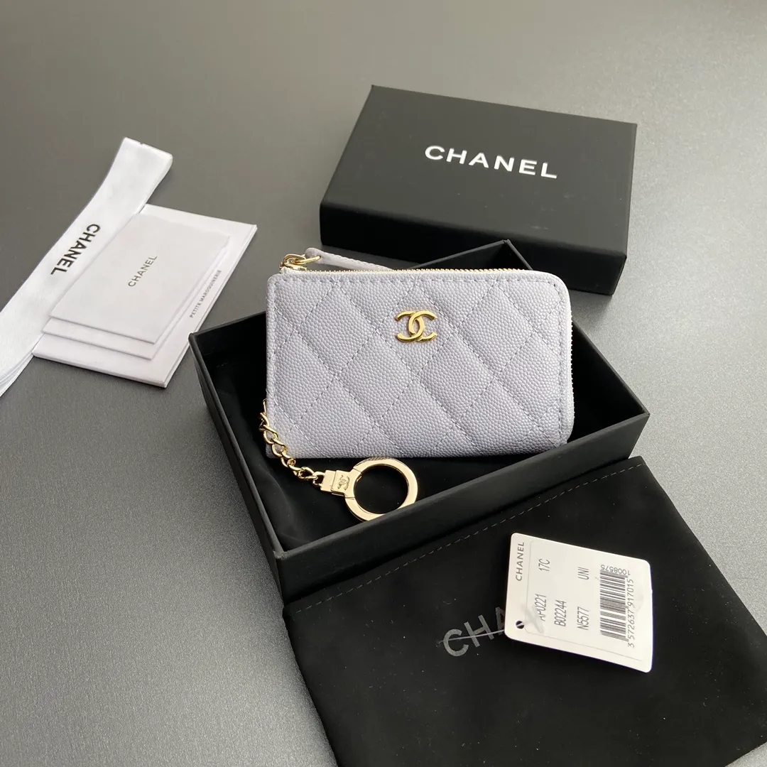 [Special grade hardware original leather] 💰320 Xiaoxiang small zipper bag card holder series Hook chain quilted card holder with iconic metal logo Gold tone metal hardware, special Italian imported leather 1 card slot wallet bag, 1 hook chain Number: 0221 Light purple thin ball light gold Size: w11.5×h7.5×1.5cm