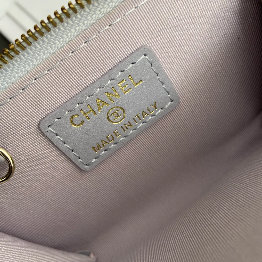 [Special grade hardware original leather] 💰320 Xiaoxiang small zipper bag card holder series Hook chain quilted card holder with iconic metal logo Gold tone metal hardware, special Italian imported leather 1 card slot wallet bag, 1 hook chain Number: 0221 Light purple thin ball light gold Size: w11.5×h7.5×1.5cm
