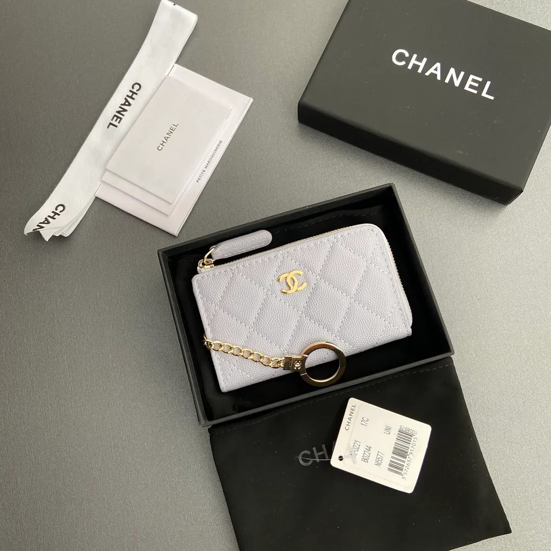 [Special grade hardware original leather] 💰320 Xiaoxiang small zipper bag card holder series Hook chain quilted card holder with iconic metal logo Gold tone metal hardware, special Italian imported leather 1 card slot wallet bag, 1 hook chain Number: 0221 Light purple thin ball light gold Size: w11.5×h7.5×1.5cm