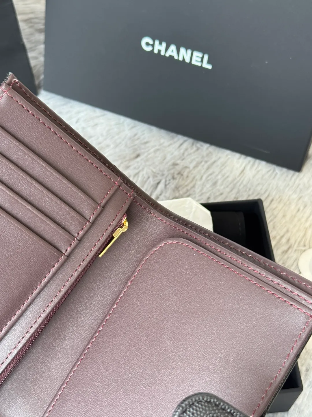 💰440💰4050 New product launched Passport wallet 2-in-1 passport holder that can hold cash, credit card and passport. CHANEL multifunctional passport holder, original quality, imported caviar, cowhide, color as shown in the picture, exclusive real shot, this design may also enter the classic series in the future. Style number: AP6392 Size: 15*10*3cm.